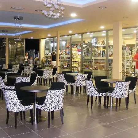 Evi מלון פליראקי